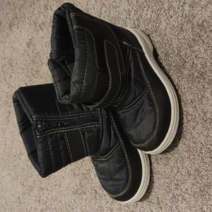 Snow boots